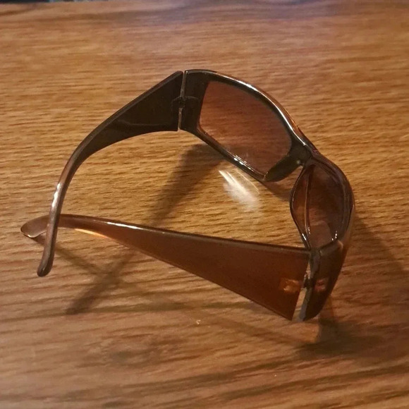 Fashion Sunglasses | One Size | Brown | Gently worn | No visible scratches - Picture 6 of 7